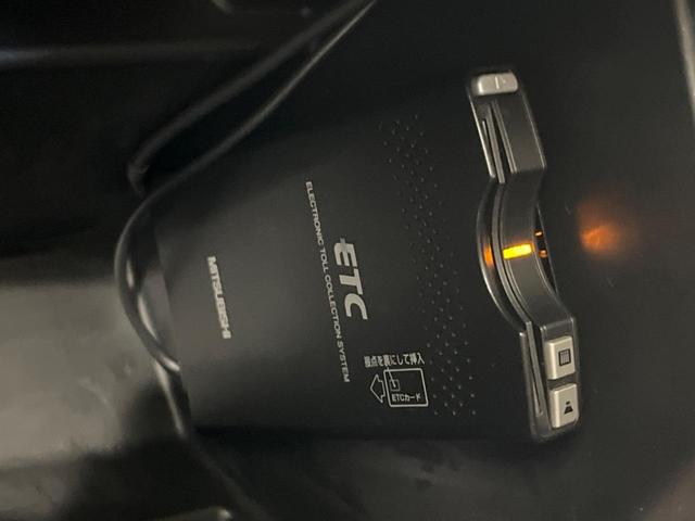 ソリオ ブラック&ホワイト 両側電動スライドドア SDナビ バックカメラ 禁煙車 スマートキー ETC オートライト オートエアコン 純正15インチAW Bluetooth再生 フルセグ CD/DVD再生 ステアリングスイッチ(7枚目)