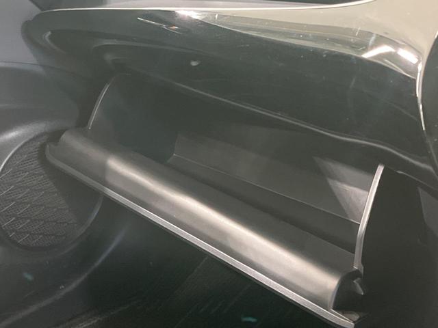 プリウス Ａツーリングセレクション　純正９インチナビ　レーダークルーズ　ＥＴＣ２．０　ドラレコ　パークアシスト　トヨタセーフティセンス　シートヒーター　オートマチックハイビーム　車線逸脱警報　クリアランスソナー　禁煙車　ＬＥＤヘッド（43枚目）