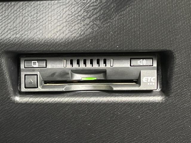 アクア Sスタイルブラック 純正ナビ Bluetooth フルセグ ETC 禁煙車 衝突被害軽減装置 オートマチックハイビーム オートライト スマートキー&プッシュスタート オートエアコン CD/DVD再生 プライバシーガラス(7枚目)
