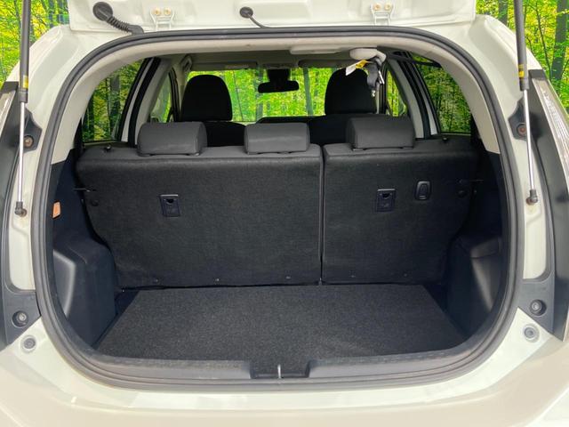 アクア Sスタイルブラック 純正ナビ Bluetooth フルセグ ETC 禁煙車 衝突被害軽減装置 オートマチックハイビーム オートライト スマートキー&プッシュスタート オートエアコン CD/DVD再生 プライバシーガラス(10枚目)