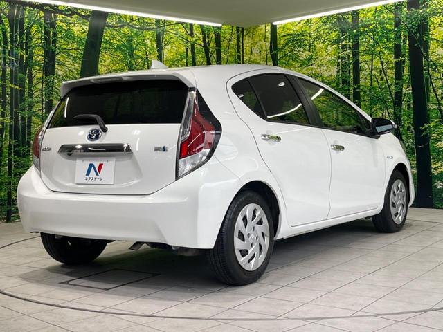 アクア Sスタイルブラック 純正ナビ Bluetooth フルセグ ETC 禁煙車 衝突被害軽減装置 オートマチックハイビーム オートライト スマートキー&プッシュスタート オートエアコン CD/DVD再生 プライバシーガラス(17枚目)