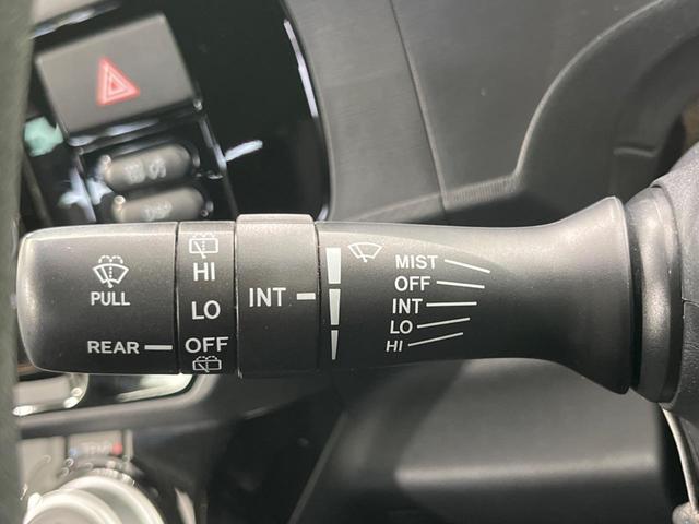 アクア Sスタイルブラック 純正ナビ Bluetooth フルセグ ETC 禁煙車 衝突被害軽減装置 オートマチックハイビーム オートライト スマートキー&プッシュスタート オートエアコン CD/DVD再生 プライバシーガラス(29枚目)