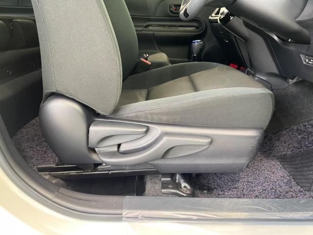 アクア Sスタイルブラック 純正ナビ Bluetooth フルセグ ETC 禁煙車 衝突被害軽減装置 オートマチックハイビーム オートライト スマートキー&プッシュスタート オートエアコン CD/DVD再生 プライバシーガラス(31枚目)