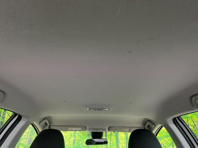 アクア Sスタイルブラック 純正ナビ Bluetooth フルセグ ETC 禁煙車 衝突被害軽減装置 オートマチックハイビーム オートライト スマートキー&プッシュスタート オートエアコン CD/DVD再生 プライバシーガラス(33枚目)