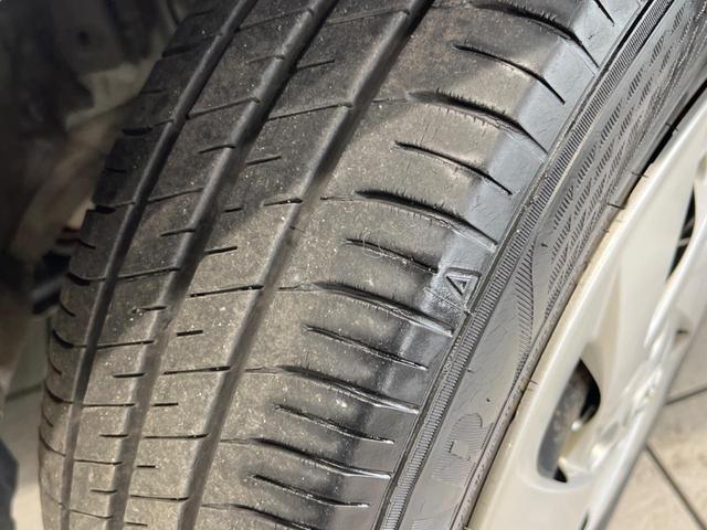 アクア Sスタイルブラック 純正ナビ Bluetooth フルセグ ETC 禁煙車 衝突被害軽減装置 オートマチックハイビーム オートライト スマートキー&プッシュスタート オートエアコン CD/DVD再生 プライバシーガラス(51枚目)