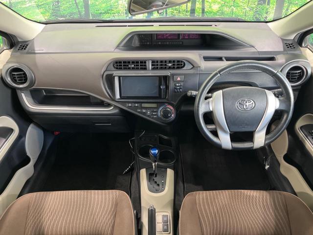 アクア G 純正ナビ バックカメラ ETC スマートキー&プッシュスタート オートエアコン オートライト 禁煙車 電動格納ミラー ドアバイザー 横滑り防止システム 運転席&助手席エアバッグ 衝突安全ボディ(2枚目)