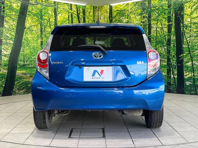 アクア G 純正ナビ バックカメラ ETC スマートキー&プッシュスタート オートエアコン オートライト 禁煙車 電動格納ミラー ドアバイザー 横滑り防止システム 運転席&助手席エアバッグ 衝突安全ボディ(15枚目)