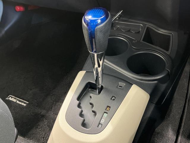 アクア G 純正ナビ バックカメラ ETC スマートキー&プッシュスタート オートエアコン オートライト 禁煙車 電動格納ミラー ドアバイザー 横滑り防止システム 運転席&助手席エアバッグ 衝突安全ボディ(26枚目)