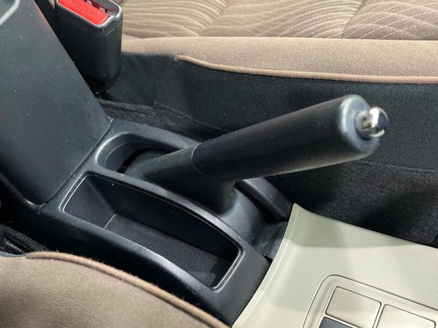 アクア G 純正ナビ バックカメラ ETC スマートキー&プッシュスタート オートエアコン オートライト 禁煙車 電動格納ミラー ドアバイザー 横滑り防止システム 運転席&助手席エアバッグ 衝突安全ボディ(27枚目)