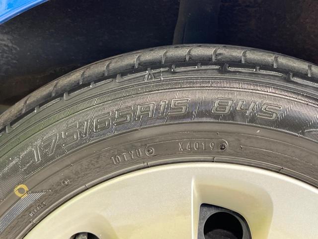 アクア G 純正ナビ バックカメラ ETC スマートキー&プッシュスタート オートエアコン オートライト 禁煙車 電動格納ミラー ドアバイザー 横滑り防止システム 運転席&助手席エアバッグ 衝突安全ボディ(50枚目)