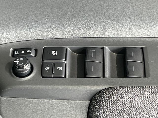 シエンタ ハイブリッドZ 両側電動スライドドア 純正10.5型ナビ 全周囲カメラ シートヒーター ブラインドスポットモニター レーダクルーズコントロール オートマチックハイビーム 純正15インチAW 禁煙車 衝突被害軽減装置(43枚目)