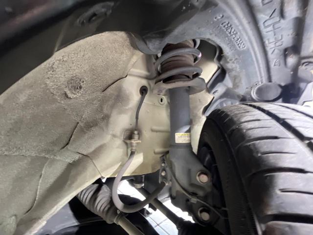 ミラココア ココアプラスＸ　オーディオ　オートエアコン　アイドリングストップ　スマートキー　ルーフレール　シートリフター　禁煙車　ドアバイザー　電動格納ミラー　運転席＆助手席エアバッグ　盗難防止システム　衝突安全ボディ（20枚目）