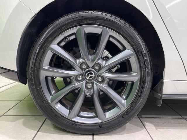 MAZDA3ファストバック 15Sツーリング 純正10.25ナビ 全周囲カメラ 衝突被害軽減システム レーダークルーズ 禁煙車 コーナーセンサー ドラレコ ETC スマートキー LEDヘッドライト オートハイビーム 車線逸脱警報 純正18AW(25枚目)