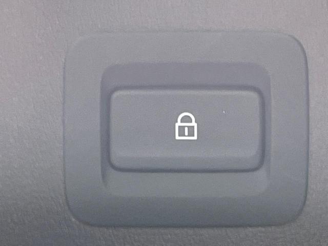 MAZDA3ファストバック 15Sツーリング 純正10.25ナビ 全周囲カメラ 衝突被害軽減システム レーダークルーズ 禁煙車 コーナーセンサー ドラレコ ETC スマートキー LEDヘッドライト オートハイビーム 車線逸脱警報 純正18AW(32枚目)