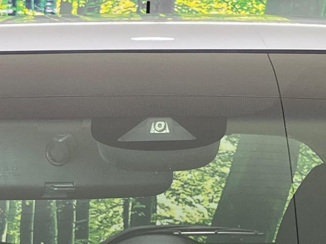 フィットハイブリッド F SDナビ 衝突軽減装置 アダプティブクルーズコントロール 禁煙車 誤発進抑制機能 ETC オートエアコン プッシュスタート&スマートキー 純正15インチスチールホイール 電動格納ドアミラー(4枚目)