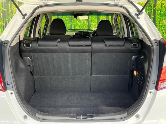 フィットハイブリッド F SDナビ 衝突軽減装置 アダプティブクルーズコントロール 禁煙車 誤発進抑制機能 ETC オートエアコン プッシュスタート&スマートキー 純正15インチスチールホイール 電動格納ドアミラー(10枚目)