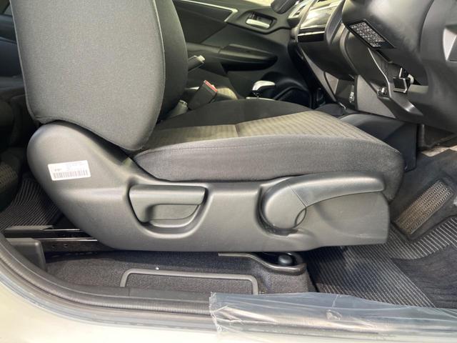 フィットハイブリッド F SDナビ 衝突軽減装置 アダプティブクルーズコントロール 禁煙車 誤発進抑制機能 ETC オートエアコン プッシュスタート&スマートキー 純正15インチスチールホイール 電動格納ドアミラー(38枚目)