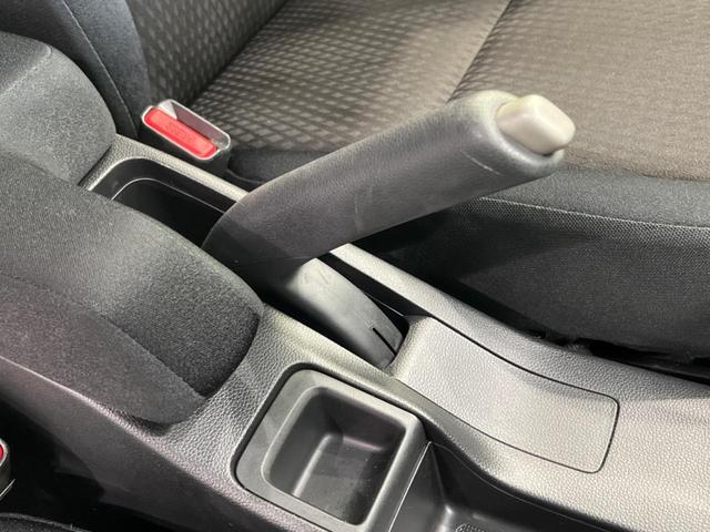 フィットハイブリッド F SDナビ 衝突軽減装置 アダプティブクルーズコントロール 禁煙車 誤発進抑制機能 ETC オートエアコン プッシュスタート&スマートキー 純正15インチスチールホイール 電動格納ドアミラー(50枚目)