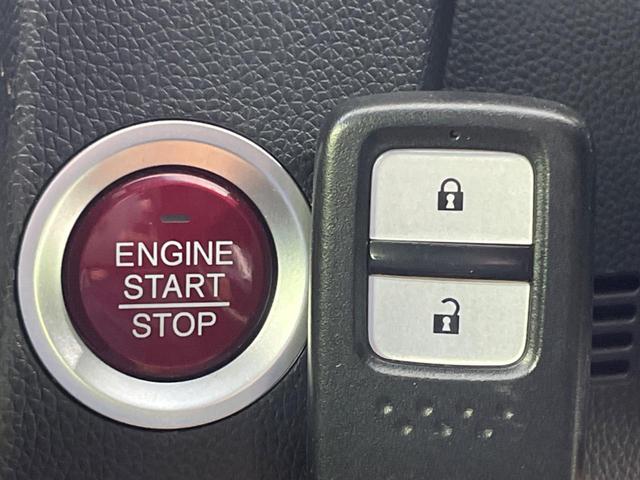 フィット １３Ｇ・Ｌパッケージ　純正８型ナビ　バックカメラ　禁煙車　スマートキー　ＬＥＤヘッド　ＥＴＣ　オートライト　オートエアコン　Ｂｌｕｅｔｏｏｔｈ再生　ＣＤ／ＤＶＤ再生　フルセグ　アイドリングストップ　横滑り防止（5枚目）