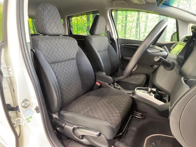 フィット １３Ｇ・Ｌパッケージ　純正８型ナビ　バックカメラ　禁煙車　スマートキー　ＬＥＤヘッド　ＥＴＣ　オートライト　オートエアコン　Ｂｌｕｅｔｏｏｔｈ再生　ＣＤ／ＤＶＤ再生　フルセグ　アイドリングストップ　横滑り防止（8枚目）