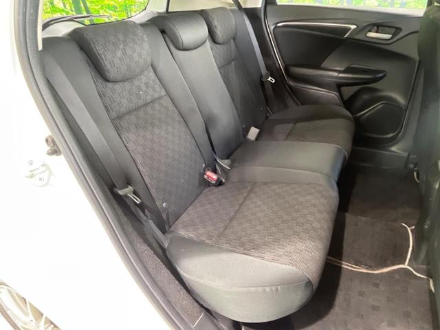 フィット １３Ｇ・Ｌパッケージ　純正８型ナビ　バックカメラ　禁煙車　スマートキー　ＬＥＤヘッド　ＥＴＣ　オートライト　オートエアコン　Ｂｌｕｅｔｏｏｔｈ再生　ＣＤ／ＤＶＤ再生　フルセグ　アイドリングストップ　横滑り防止（9枚目）