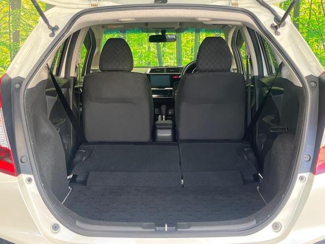 フィット １３Ｇ・Ｌパッケージ　純正８型ナビ　バックカメラ　禁煙車　スマートキー　ＬＥＤヘッド　ＥＴＣ　オートライト　オートエアコン　Ｂｌｕｅｔｏｏｔｈ再生　ＣＤ／ＤＶＤ再生　フルセグ　アイドリングストップ　横滑り防止（10枚目）