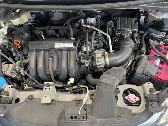 フィット １３Ｇ・Ｌパッケージ　純正８型ナビ　バックカメラ　禁煙車　スマートキー　ＬＥＤヘッド　ＥＴＣ　オートライト　オートエアコン　Ｂｌｕｅｔｏｏｔｈ再生　ＣＤ／ＤＶＤ再生　フルセグ　アイドリングストップ　横滑り防止（17枚目）