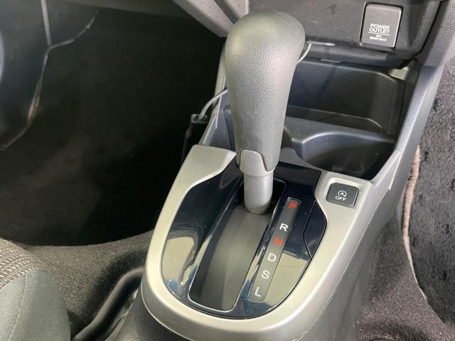 フィット １３Ｇ・Ｌパッケージ　純正８型ナビ　バックカメラ　禁煙車　スマートキー　ＬＥＤヘッド　ＥＴＣ　オートライト　オートエアコン　Ｂｌｕｅｔｏｏｔｈ再生　ＣＤ／ＤＶＤ再生　フルセグ　アイドリングストップ　横滑り防止（24枚目）