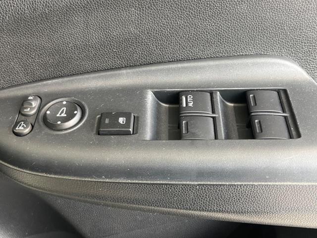 フィット １３Ｇ・Ｌパッケージ　純正８型ナビ　バックカメラ　禁煙車　スマートキー　ＬＥＤヘッド　ＥＴＣ　オートライト　オートエアコン　Ｂｌｕｅｔｏｏｔｈ再生　ＣＤ／ＤＶＤ再生　フルセグ　アイドリングストップ　横滑り防止（31枚目）