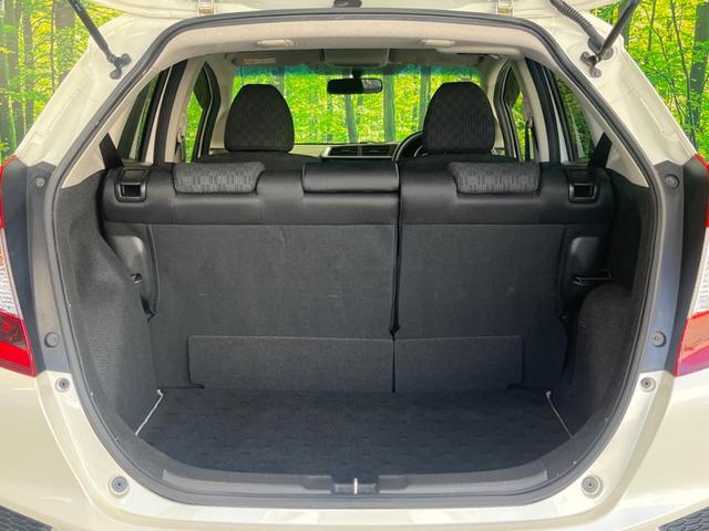 フィット １３Ｇ・Ｌパッケージ　純正８型ナビ　バックカメラ　禁煙車　スマートキー　ＬＥＤヘッド　ＥＴＣ　オートライト　オートエアコン　Ｂｌｕｅｔｏｏｔｈ再生　ＣＤ／ＤＶＤ再生　フルセグ　アイドリングストップ　横滑り防止（37枚目）