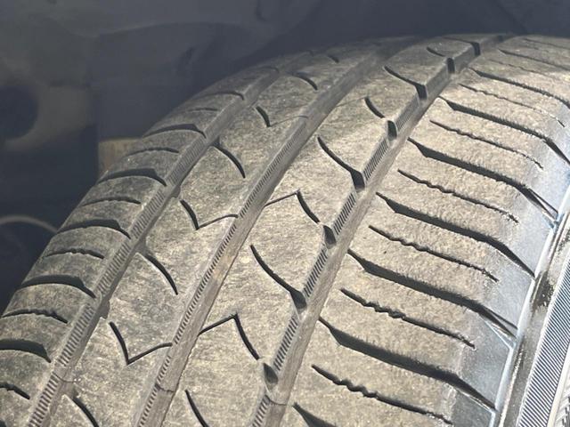 フィット １３Ｇ・Ｌパッケージ　純正８型ナビ　バックカメラ　禁煙車　スマートキー　ＬＥＤヘッド　ＥＴＣ　オートライト　オートエアコン　Ｂｌｕｅｔｏｏｔｈ再生　ＣＤ／ＤＶＤ再生　フルセグ　アイドリングストップ　横滑り防止（45枚目）