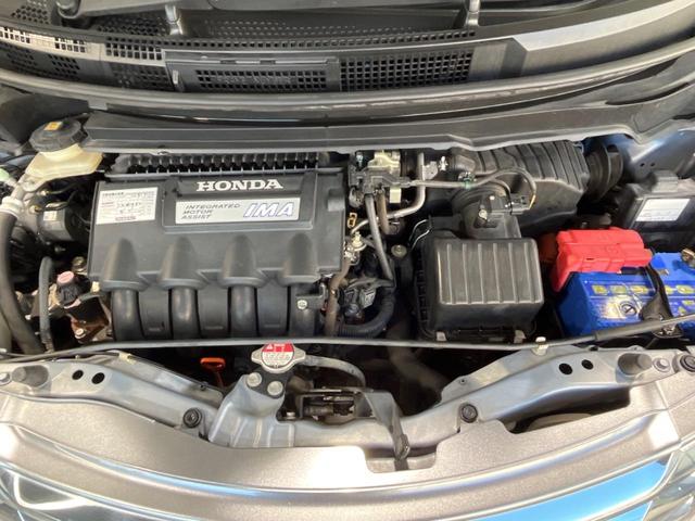 フリードハイブリッド ジャストセレクション　両側電動スライドドア　純正ナビ　バックカメラ　クルーズコントロール　ドラレコ　ＥＴＣ　スマートキー　オートエアコン　オートライト　ＨＩＤヘッドライト　ドアバイザー　電動格納ミラー　禁煙車（18枚目）