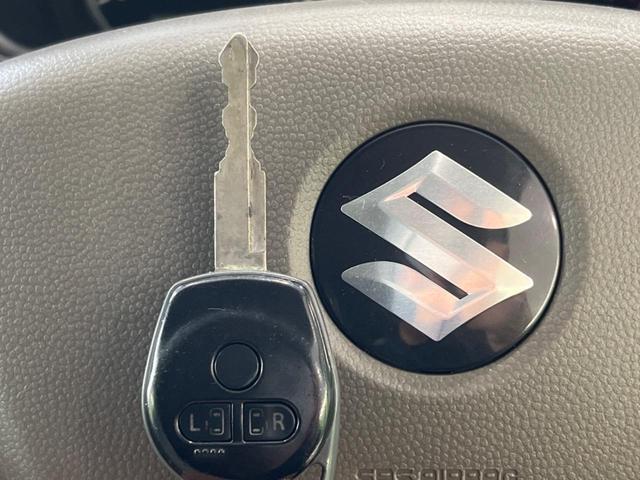 【キーレス】少し離れた場所からでもボタン一つでドアの開錠・施錠ができるのでとっても便利！ドアの鍵穴周りに傷をつけることもありません♪