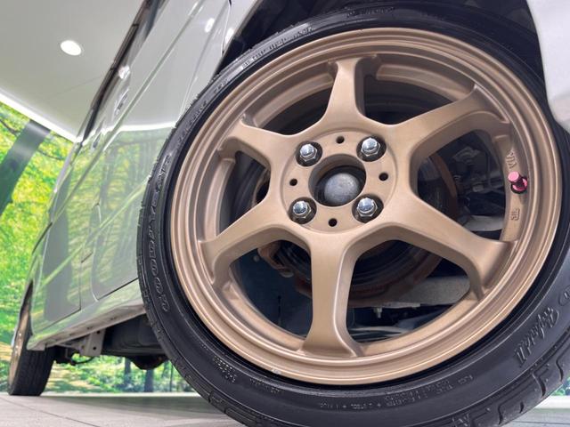 【１５インチアルミホイール】外観にマッチしたアルミホイールを装着しております。各種アルミホイールや、スタッドレスタイヤも取扱いしております。是非ご相談ください♪