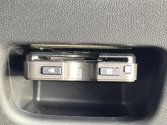 ステラ カスタムＲ　スマートアシスト　純正ナビ　シートヒーター　衝突被害軽減システム　オートマチックハイビーム　ＬＥＤヘッド＆フォグ　ＥＴＣ　Ｂｌｕｅｔｏｏｔｈ　ドラレコ　バックカメラ　純正１４インチＡＷ　禁煙車　スマートキー（7枚目）