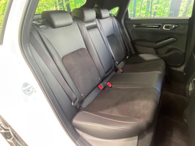 シビック ｅ：ＨＥＶ　メーカー９型ナビ　ＢＯＳＥサウンドシステム　衝突被害軽減システム　アダプティブクルーズ　禁煙車　ドラレコ　ＥＴＣ　Ｂｌｕｅｔｏｏｔｈ　バックカメラ　コーナーセンサー　ＬＥＤヘッド　純正１８インチＡＷ（9枚目）