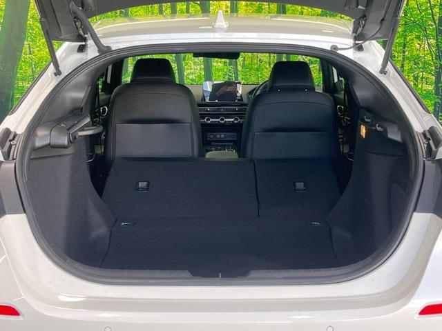 シビック ｅ：ＨＥＶ　メーカー９型ナビ　ＢＯＳＥサウンドシステム　衝突被害軽減システム　アダプティブクルーズ　禁煙車　ドラレコ　ＥＴＣ　Ｂｌｕｅｔｏｏｔｈ　バックカメラ　コーナーセンサー　ＬＥＤヘッド　純正１８インチＡＷ（10枚目）