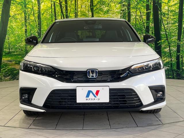 シビック ｅ：ＨＥＶ　メーカー９型ナビ　ＢＯＳＥサウンドシステム　衝突被害軽減システム　アダプティブクルーズ　禁煙車　ドラレコ　ＥＴＣ　Ｂｌｕｅｔｏｏｔｈ　バックカメラ　コーナーセンサー　ＬＥＤヘッド　純正１８インチＡＷ（14枚目）