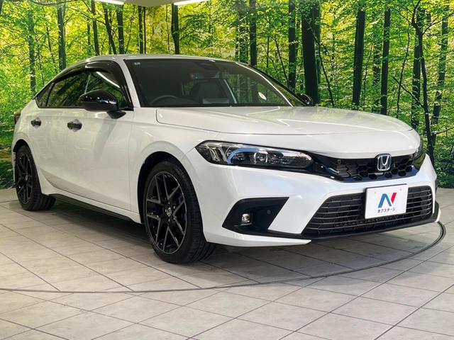 シビック ｅ：ＨＥＶ　メーカー９型ナビ　ＢＯＳＥサウンドシステム　衝突被害軽減システム　アダプティブクルーズ　禁煙車　ドラレコ　ＥＴＣ　Ｂｌｕｅｔｏｏｔｈ　バックカメラ　コーナーセンサー　ＬＥＤヘッド　純正１８インチＡＷ（16枚目）