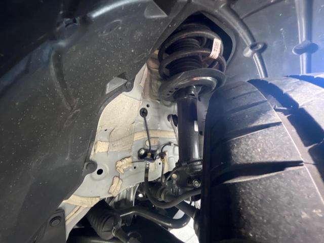 シビック ｅ：ＨＥＶ　メーカー９型ナビ　ＢＯＳＥサウンドシステム　衝突被害軽減システム　アダプティブクルーズ　禁煙車　ドラレコ　ＥＴＣ　Ｂｌｕｅｔｏｏｔｈ　バックカメラ　コーナーセンサー　ＬＥＤヘッド　純正１８インチＡＷ（20枚目）