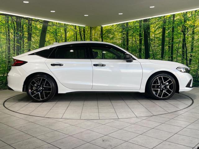 シビック ｅ：ＨＥＶ　メーカー９型ナビ　ＢＯＳＥサウンドシステム　衝突被害軽減システム　アダプティブクルーズ　禁煙車　ドラレコ　ＥＴＣ　Ｂｌｕｅｔｏｏｔｈ　バックカメラ　コーナーセンサー　ＬＥＤヘッド　純正１８インチＡＷ（21枚目）