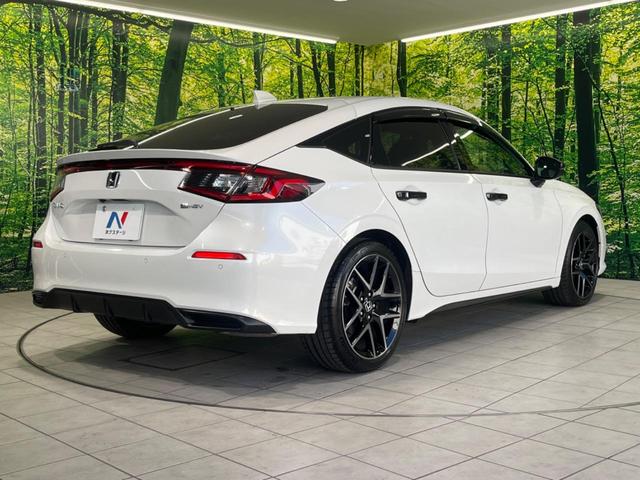 シビック ｅ：ＨＥＶ　メーカー９型ナビ　ＢＯＳＥサウンドシステム　衝突被害軽減システム　アダプティブクルーズ　禁煙車　ドラレコ　ＥＴＣ　Ｂｌｕｅｔｏｏｔｈ　バックカメラ　コーナーセンサー　ＬＥＤヘッド　純正１８インチＡＷ（22枚目）