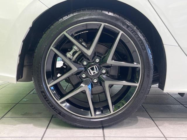 シビック ｅ：ＨＥＶ　メーカー９型ナビ　ＢＯＳＥサウンドシステム　衝突被害軽減システム　アダプティブクルーズ　禁煙車　ドラレコ　ＥＴＣ　Ｂｌｕｅｔｏｏｔｈ　バックカメラ　コーナーセンサー　ＬＥＤヘッド　純正１８インチＡＷ（25枚目）