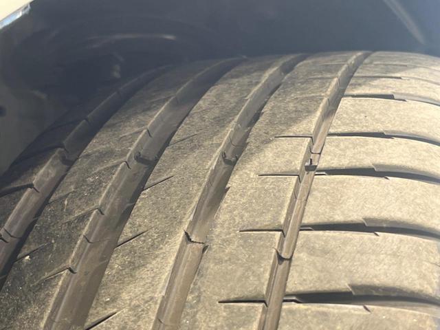 シビック ｅ：ＨＥＶ　メーカー９型ナビ　ＢＯＳＥサウンドシステム　衝突被害軽減システム　アダプティブクルーズ　禁煙車　ドラレコ　ＥＴＣ　Ｂｌｕｅｔｏｏｔｈ　バックカメラ　コーナーセンサー　ＬＥＤヘッド　純正１８インチＡＷ（26枚目）