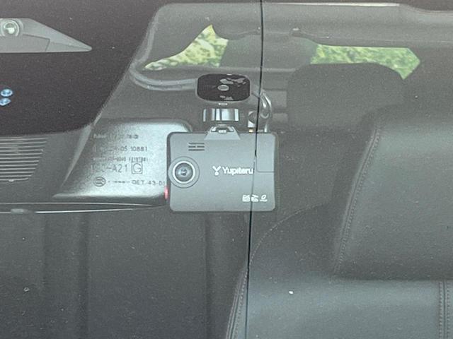 シビック ｅ：ＨＥＶ　メーカー９型ナビ　ＢＯＳＥサウンドシステム　衝突被害軽減システム　アダプティブクルーズ　禁煙車　ドラレコ　ＥＴＣ　Ｂｌｕｅｔｏｏｔｈ　バックカメラ　コーナーセンサー　ＬＥＤヘッド　純正１８インチＡＷ（31枚目）