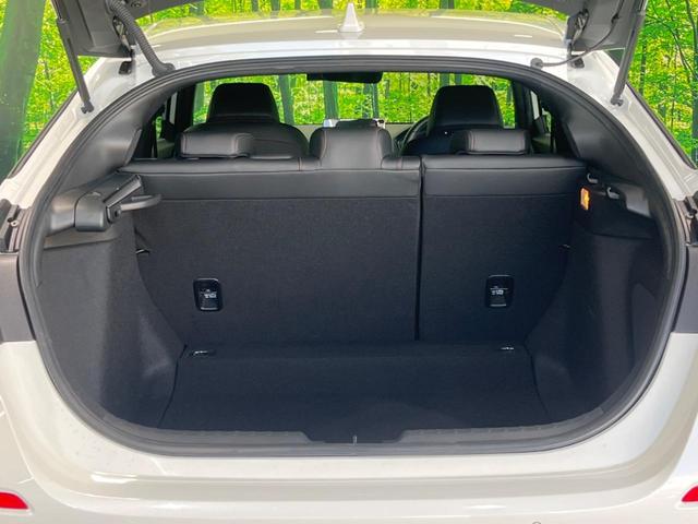 シビック ｅ：ＨＥＶ　メーカー９型ナビ　ＢＯＳＥサウンドシステム　衝突被害軽減システム　アダプティブクルーズ　禁煙車　ドラレコ　ＥＴＣ　Ｂｌｕｅｔｏｏｔｈ　バックカメラ　コーナーセンサー　ＬＥＤヘッド　純正１８インチＡＷ（33枚目）