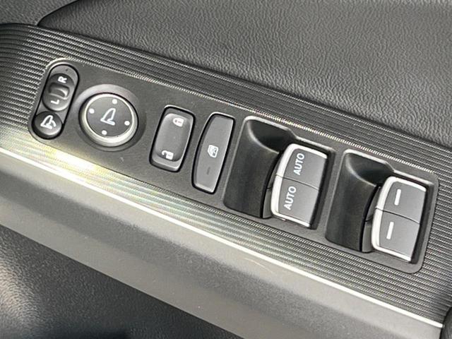 シビック ｅ：ＨＥＶ　メーカー９型ナビ　ＢＯＳＥサウンドシステム　衝突被害軽減システム　アダプティブクルーズ　禁煙車　ドラレコ　ＥＴＣ　Ｂｌｕｅｔｏｏｔｈ　バックカメラ　コーナーセンサー　ＬＥＤヘッド　純正１８インチＡＷ（36枚目）