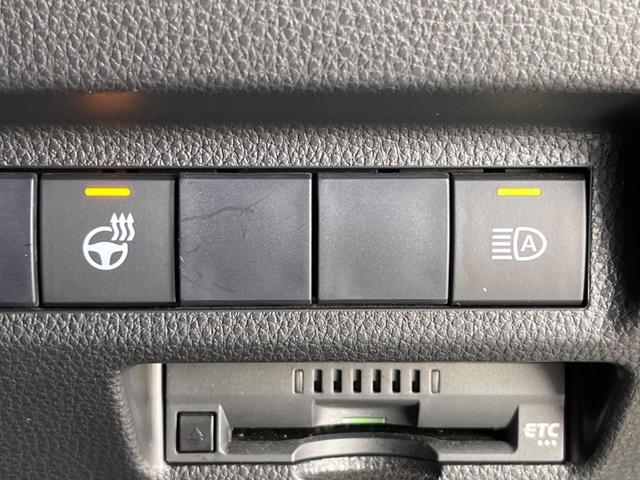 【ステアリングヒーター】冬場に冷たくなりやすい革巻きステアリングを、スイッチ一つで素早く適温に！エアコンよりも早く温まってくれるので、寒い日の運転も快適になりますね♪