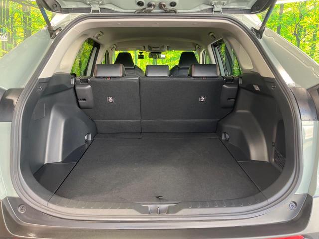 普段のお買い物や通勤、送迎等に十分な荷室スペースを確保しております。セカンドシートを倒すと、大きな荷物の積載も可能です♪