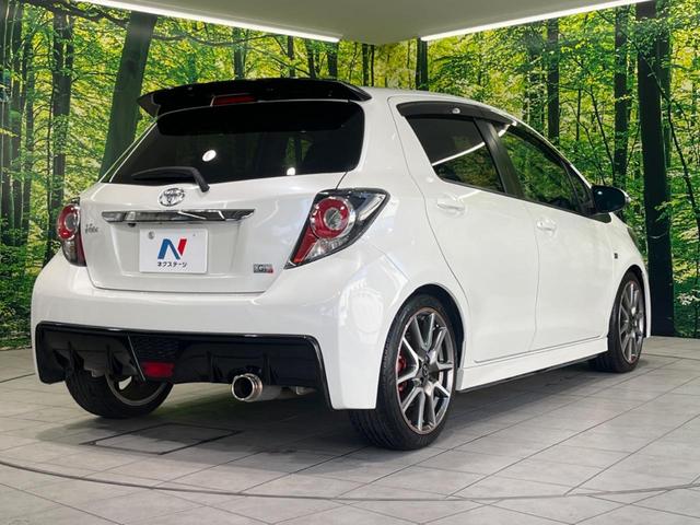 ヴィッツ RS G’s 純正ナビ ドラレコ ETC 純正17インチアルミレッドライン入 大型マフラー LEDイルミネーションビーム HIDヘッド アルミ製ペダル 革巻きステアリング バックカメラ ドアバイザー 電動格納ミラー(17枚目)